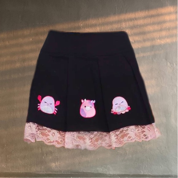 ❗️SOLD❗️💕🐙🦄 Dolls Kill x Squishmallows Gimme A Hug Pleated Skirt - Picture 2 of 9